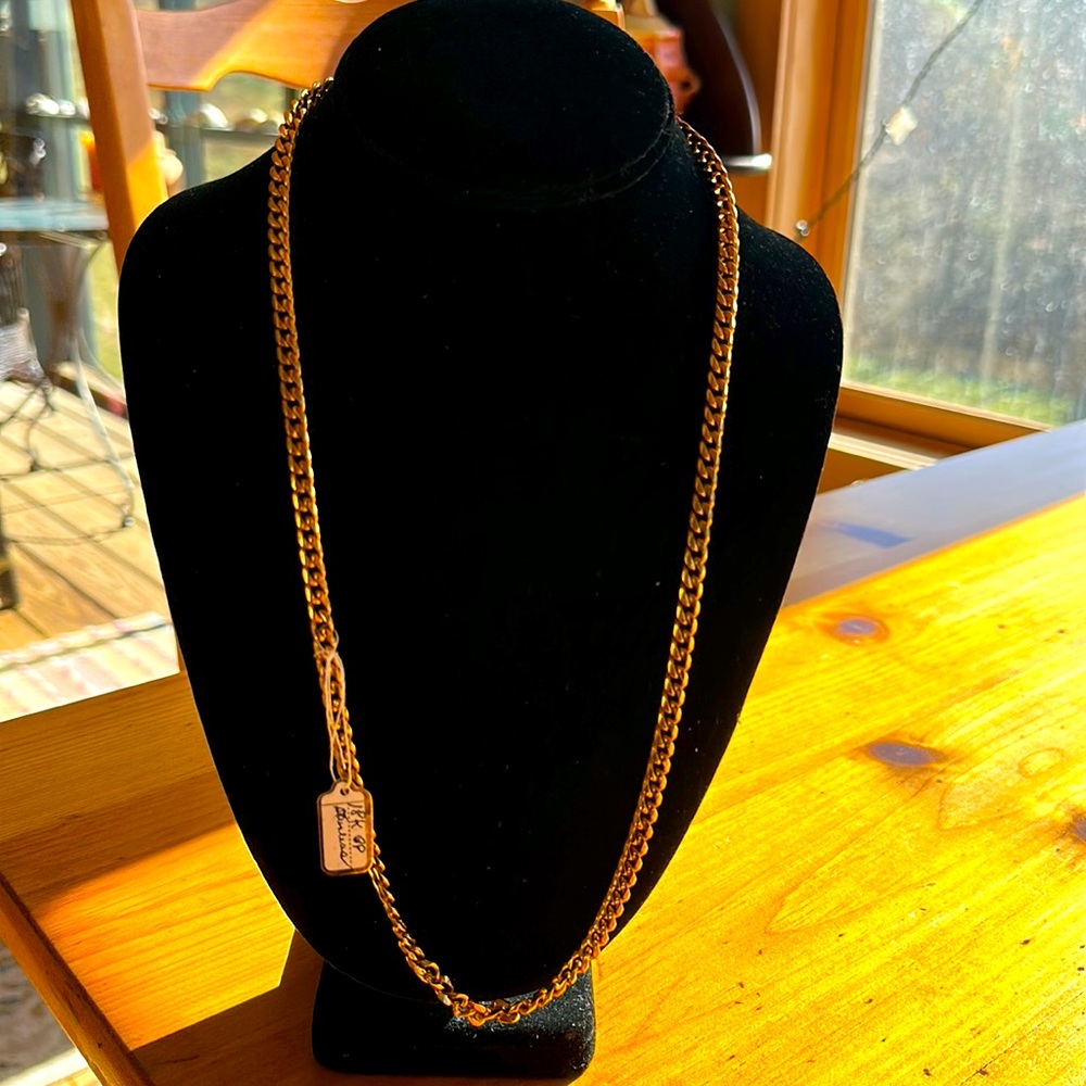 U7 18KGP on stainless steel chain*